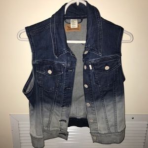 Levi’s ombré denim vest women’s size small